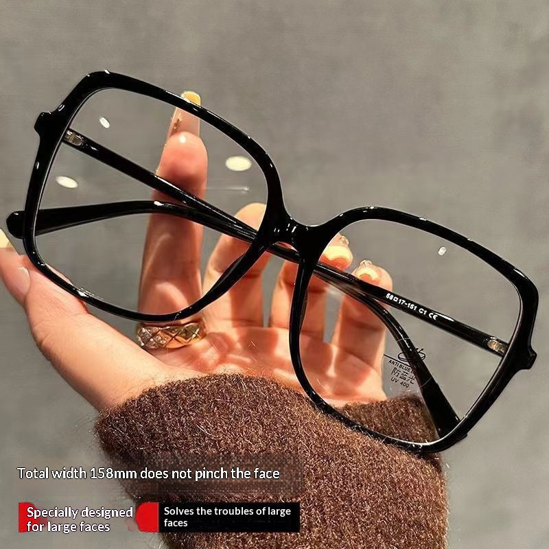 Verres surdimensionnés noirs parfaits pour un look sans maquillage
