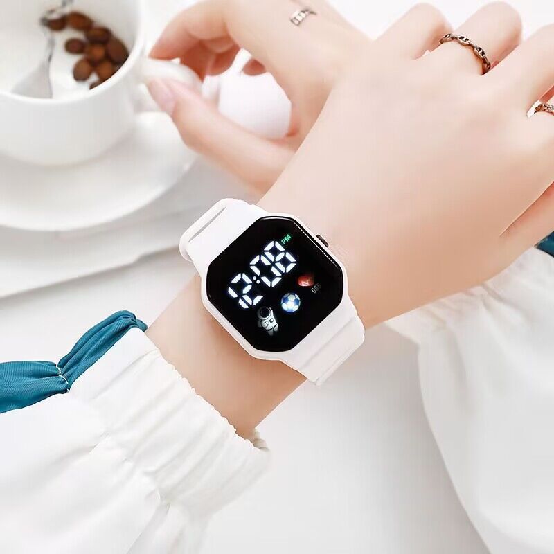 Sleek, Fashionable, Niche-design Montre numérique étanche