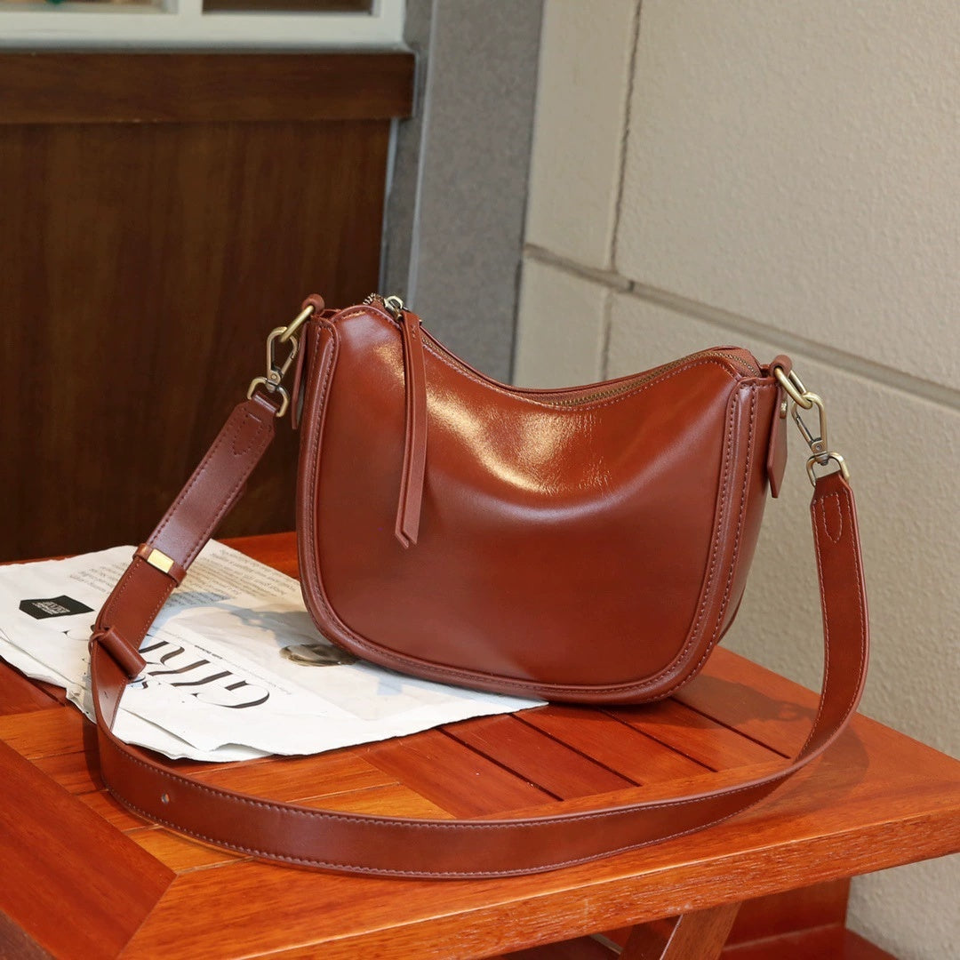 Commerce extérieur Sac d'épaule de croissant de cowhide à grain végétalisé