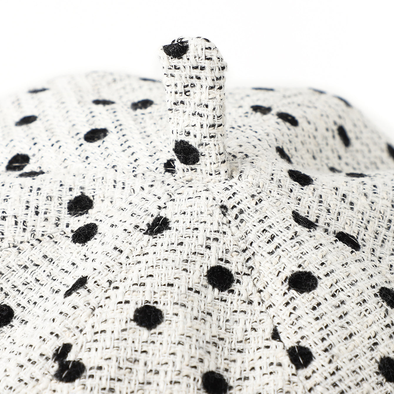La mode de style coréen présente une large gamme de bérets en laine avec Polka Do