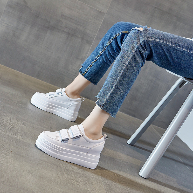 Chaussure velcro en cuir léger pour femmes