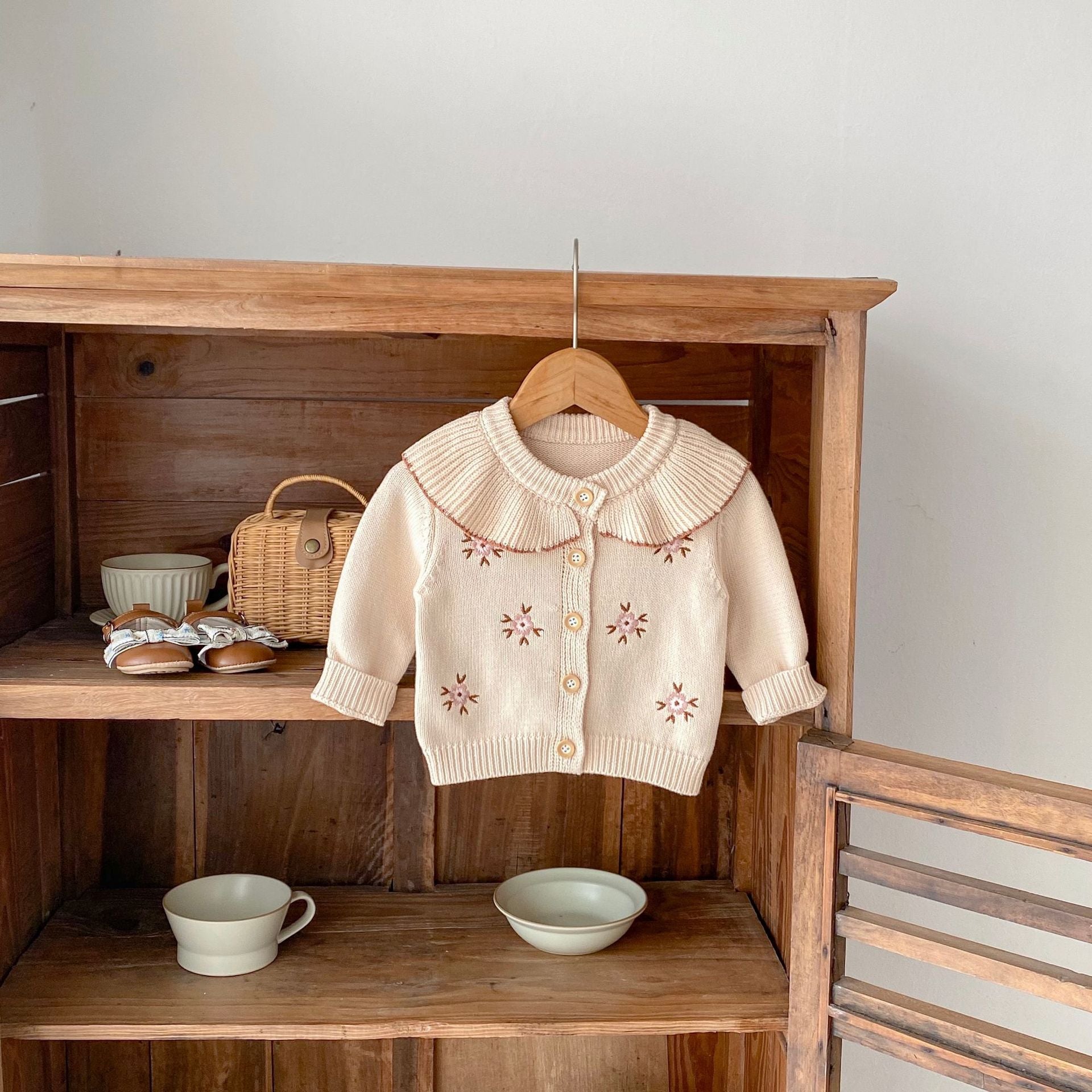 Manteau en tricot brodé pour bébé