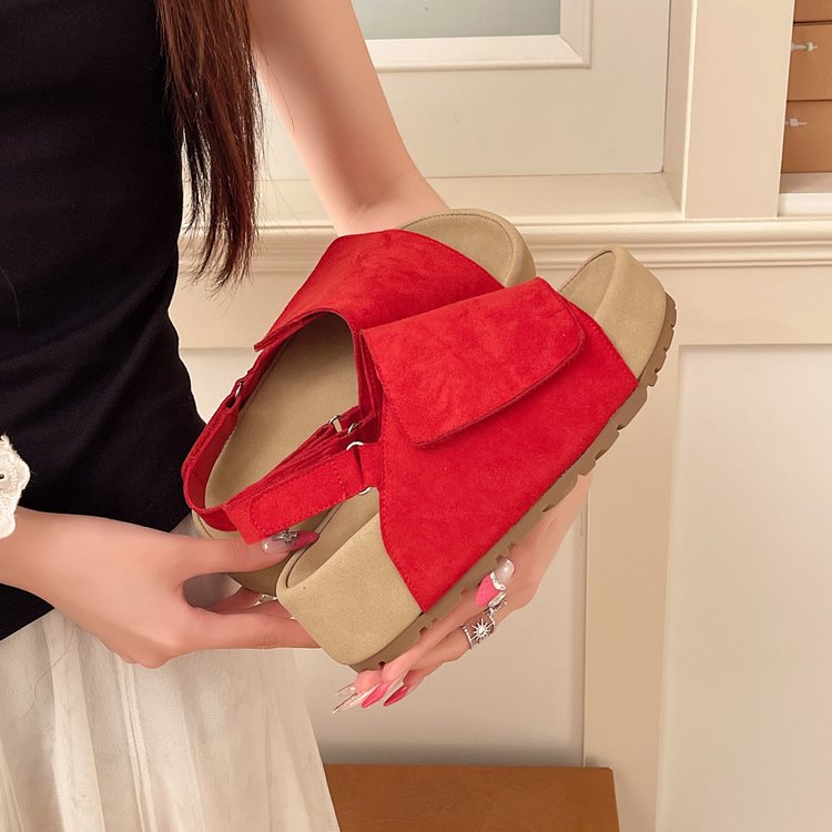Mode d'arrivée d'été Sandales à diapositives polyvalentes pour femmes