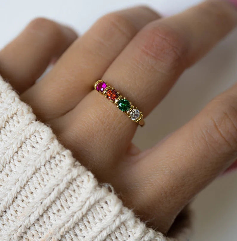 Anneau de Zircon à la mode et tendance