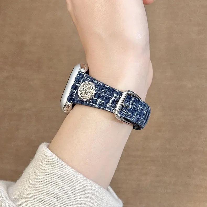 Bracelet en cuir de style Chanel avec une taille et un design ciselé
