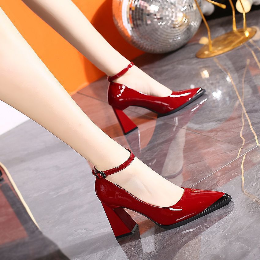 Pompes à dos de cuir breveté à talon de blocs de style