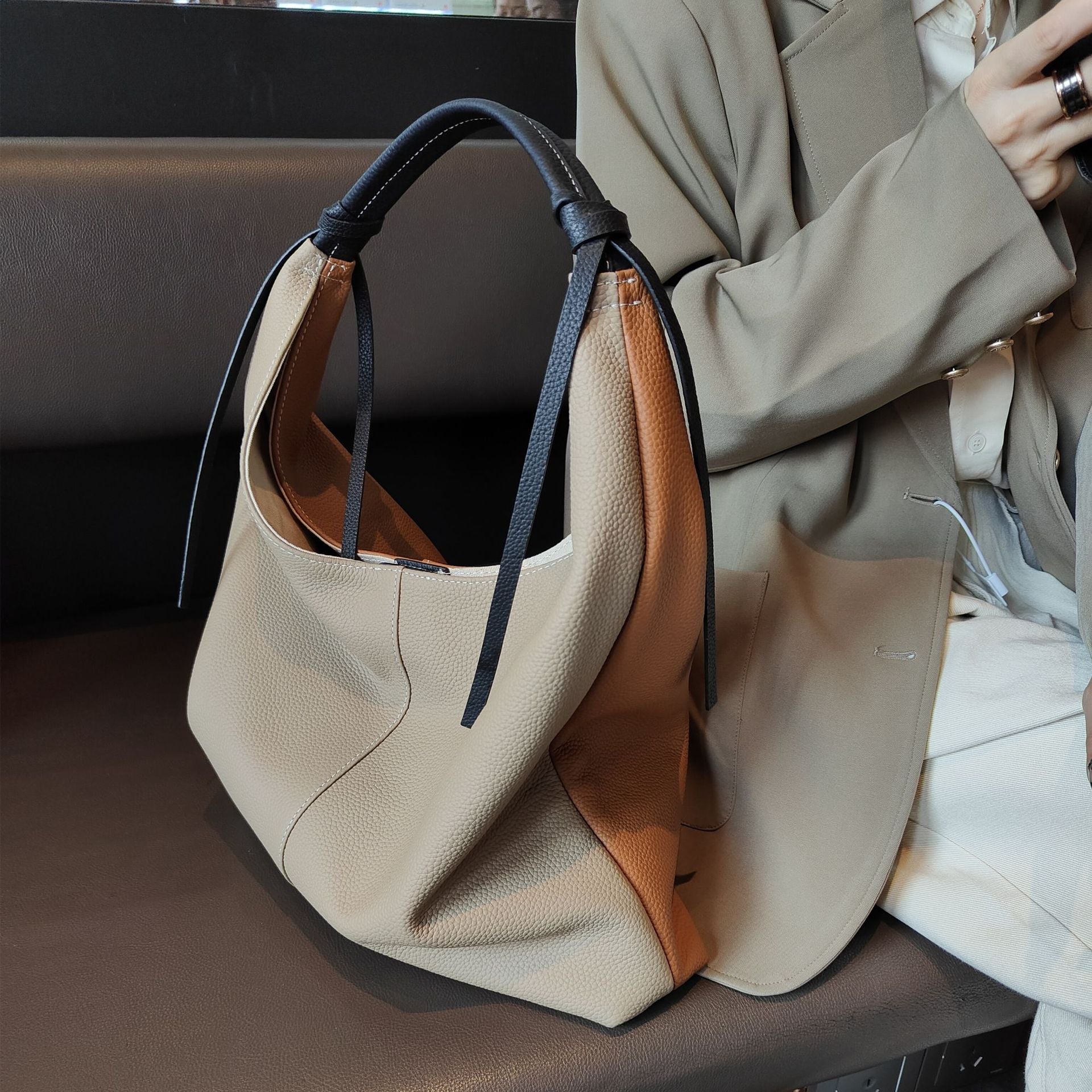Sac à épaule en cuir pleine fleur de forme Niche