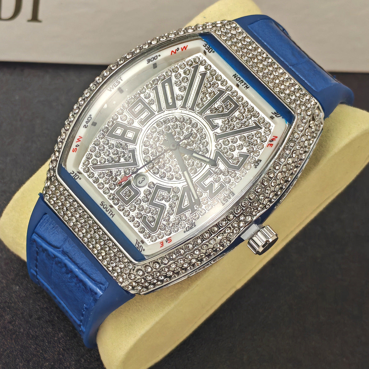 En forme de barrique Minimalist Wristwatch Bracelet en cuir Diamond Accents Quartz Montre