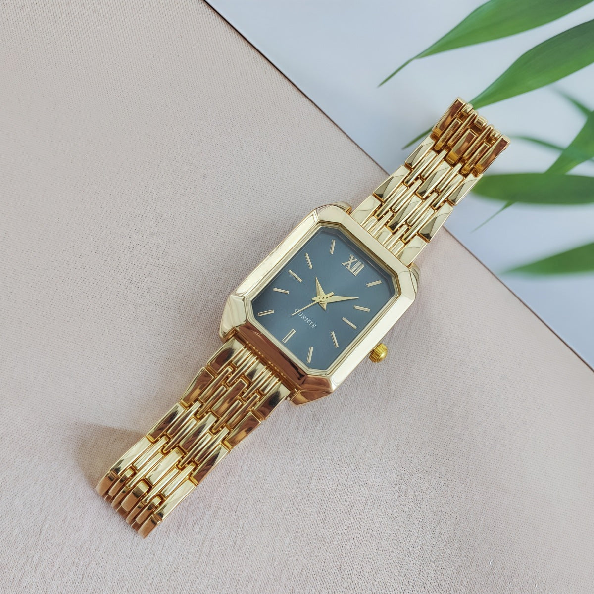 Bracelet en acier léger de luxe montre pour femmes