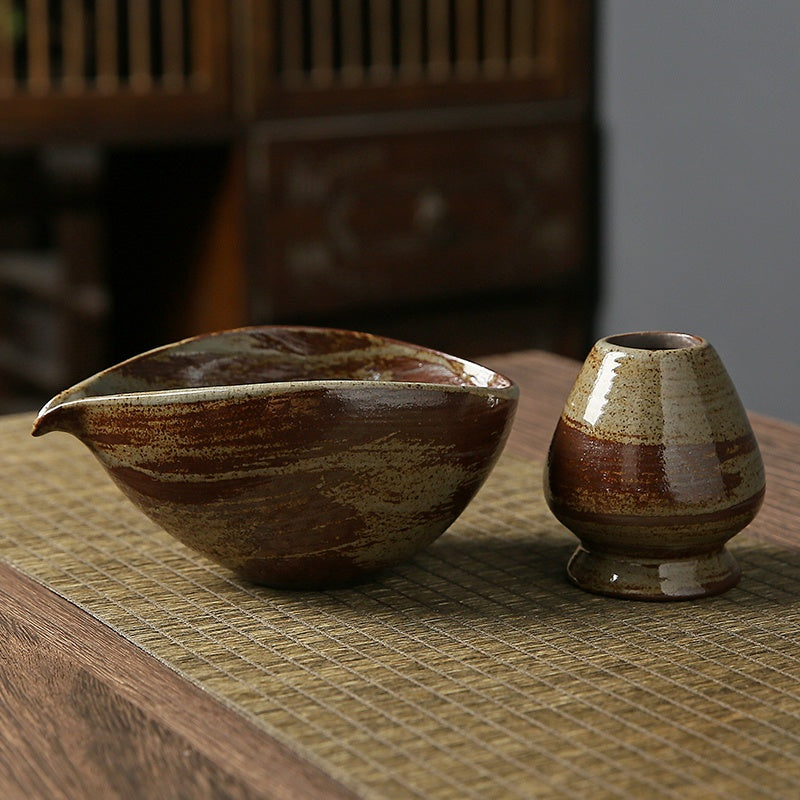 Ensemble de thé pour faire le matcha avec la poterie grossière