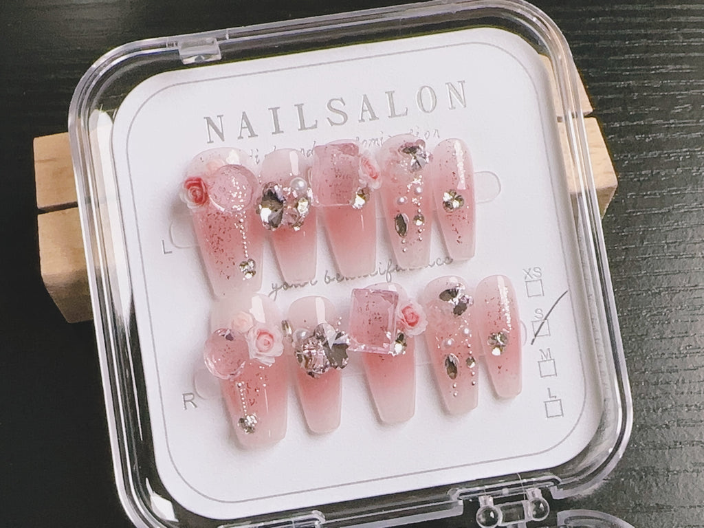 Appuyez sur les ongles T037