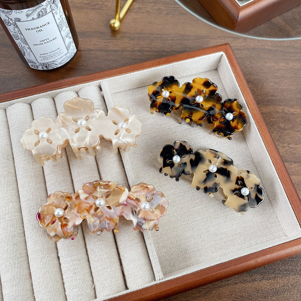Beau Clover Acetate Grip Pearl Dopamine Temperament Personality Shark Clip Simple Et