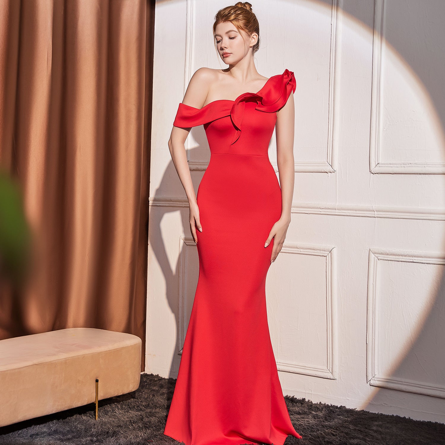 Robe longue minceur haut de gamme à épaule inclinée