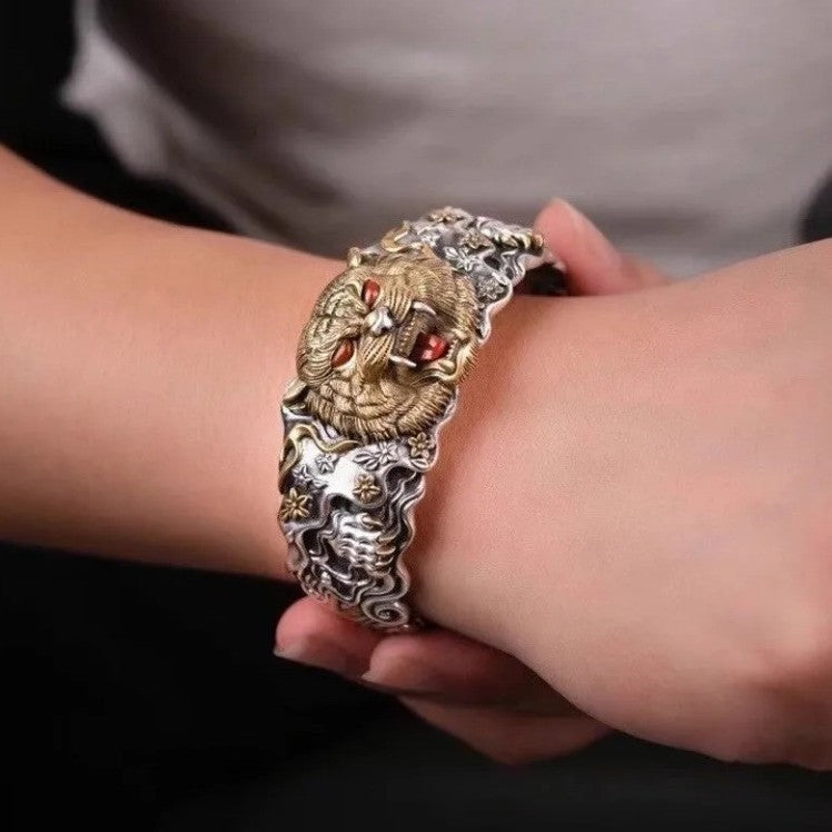 Bracelet à tête de tigre tendance avec une vibration de commandement distinctive
