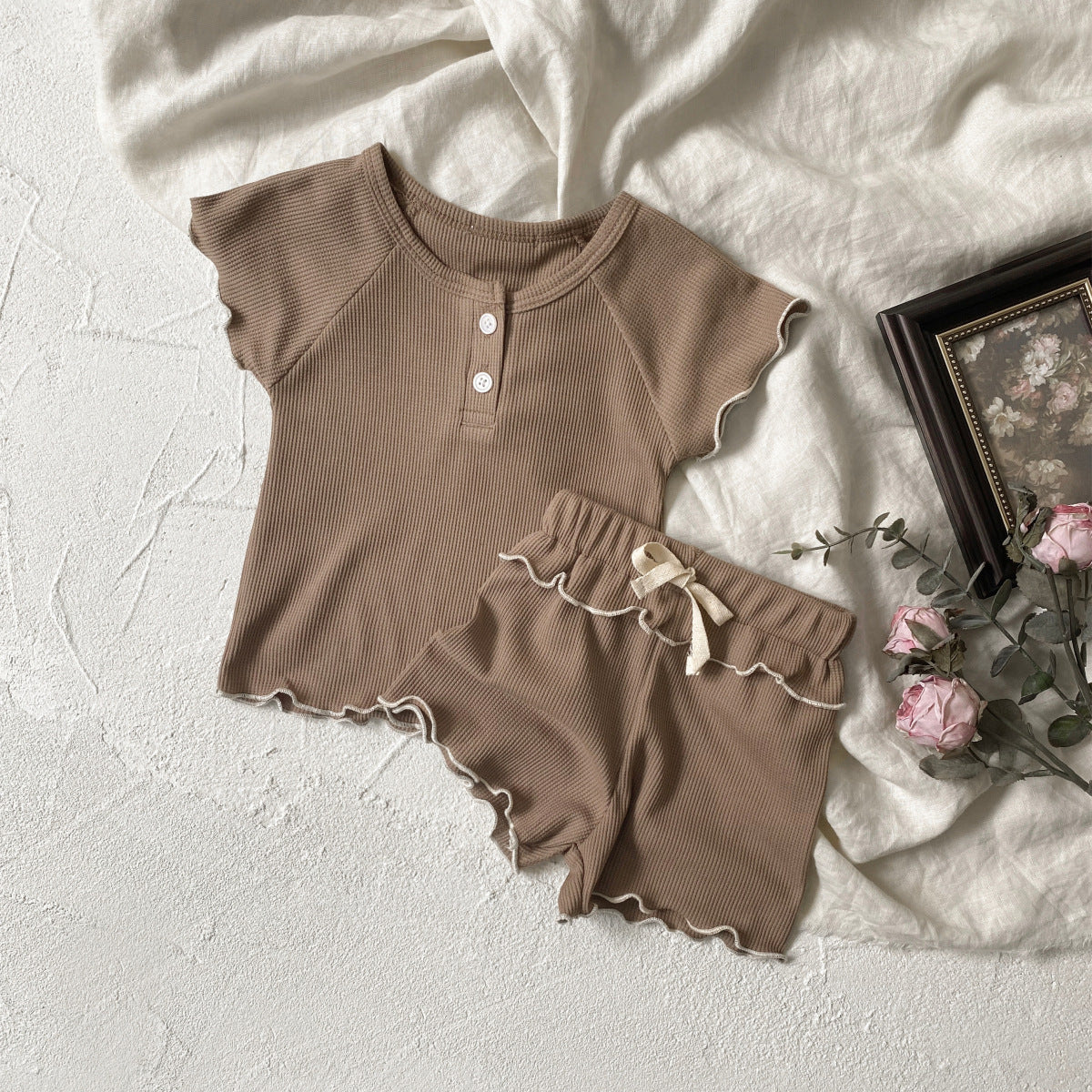 Short sleeve t-shirt and shorts Two-piece set