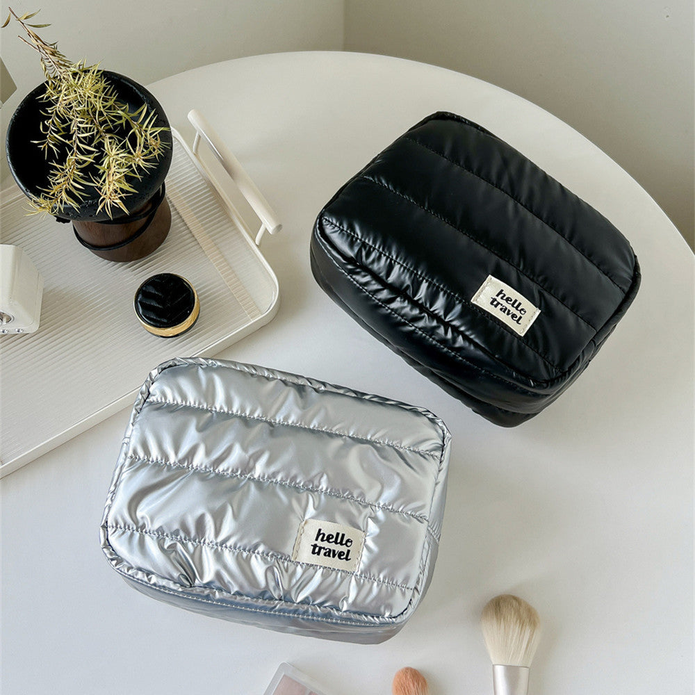 Sac de maquillage élégant de taille moyenne avec finition perle subtileElégant et spacieux