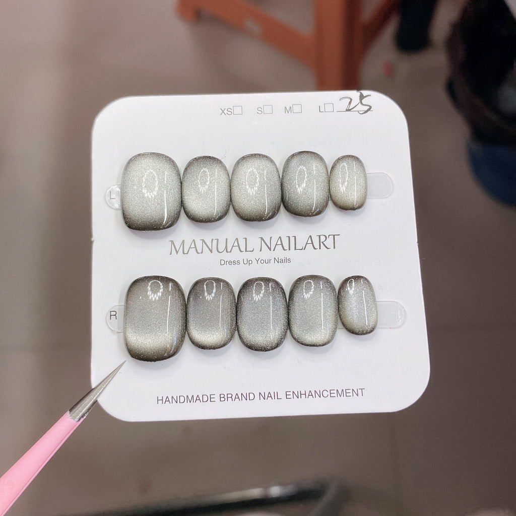 Conseils d'art sur ongles de gel appliqués à la main pour le séchage UVLED