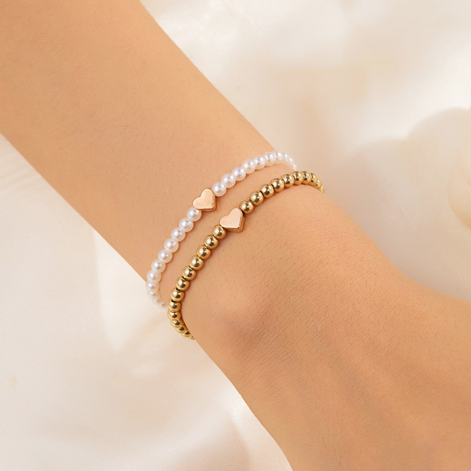 Style de plage Handmade Perle Stretch Cross and Heart Charm Bracelet Set