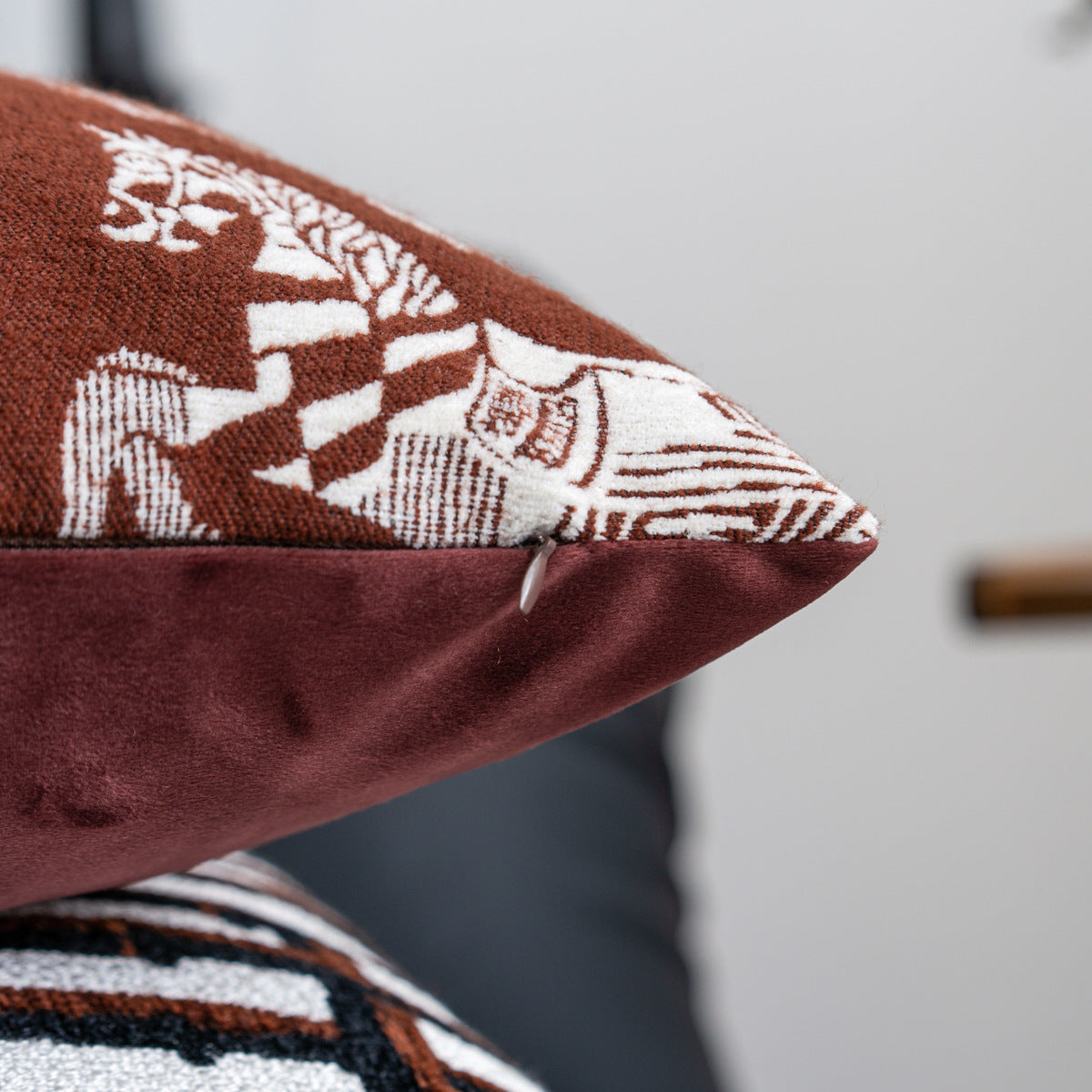 Coussin en fourrure de lapin Rex rouge vin vintage léger-luxe
