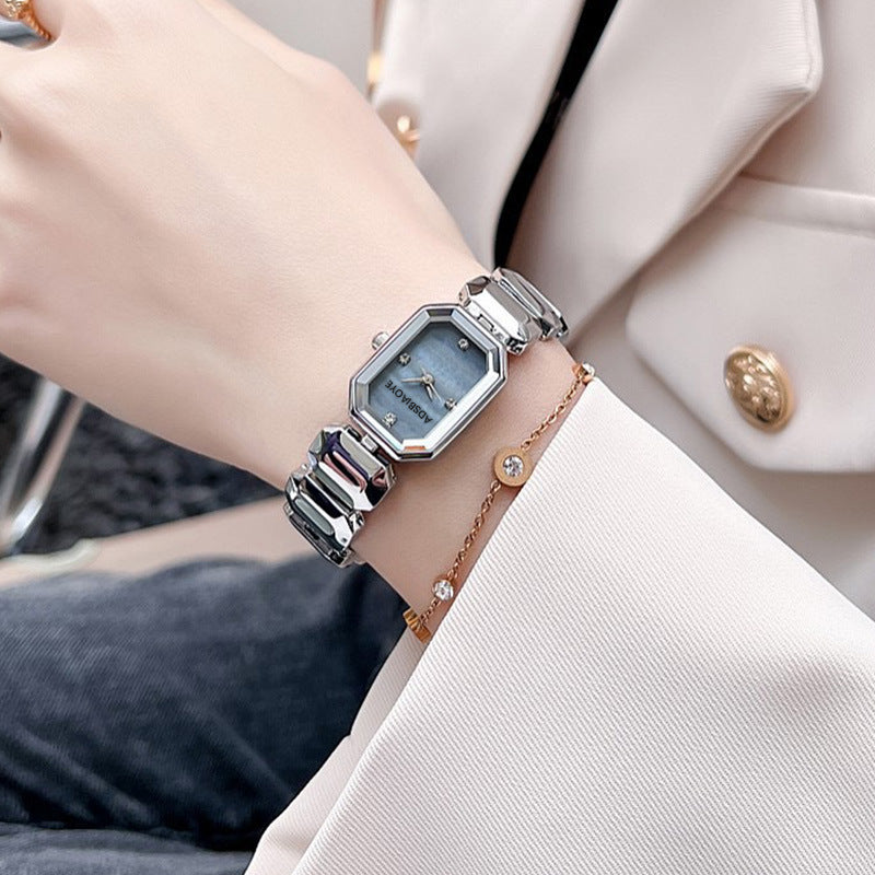 Élégante montre étanche exquise et polyvalente pour femmes