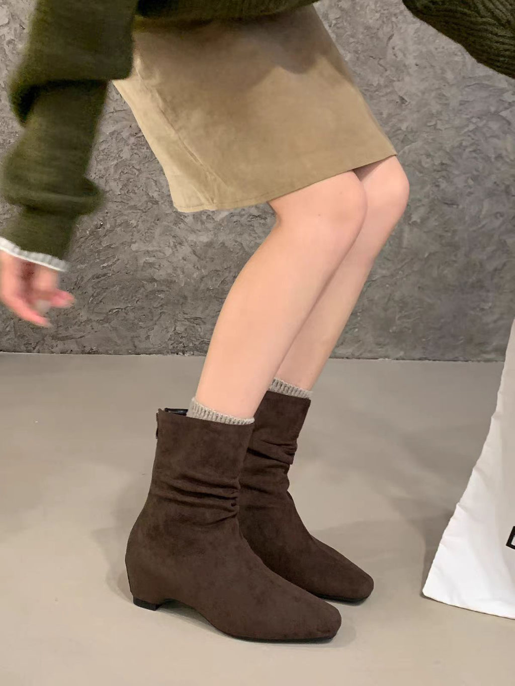 Arrivée Automne Hiver Retour Zipper Mode Bottes Coréen Style Carré Toe Suede Intérieur Chevaux