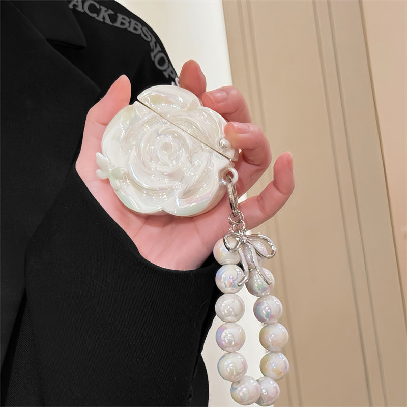 Perle blanc Camellia Earphone Case