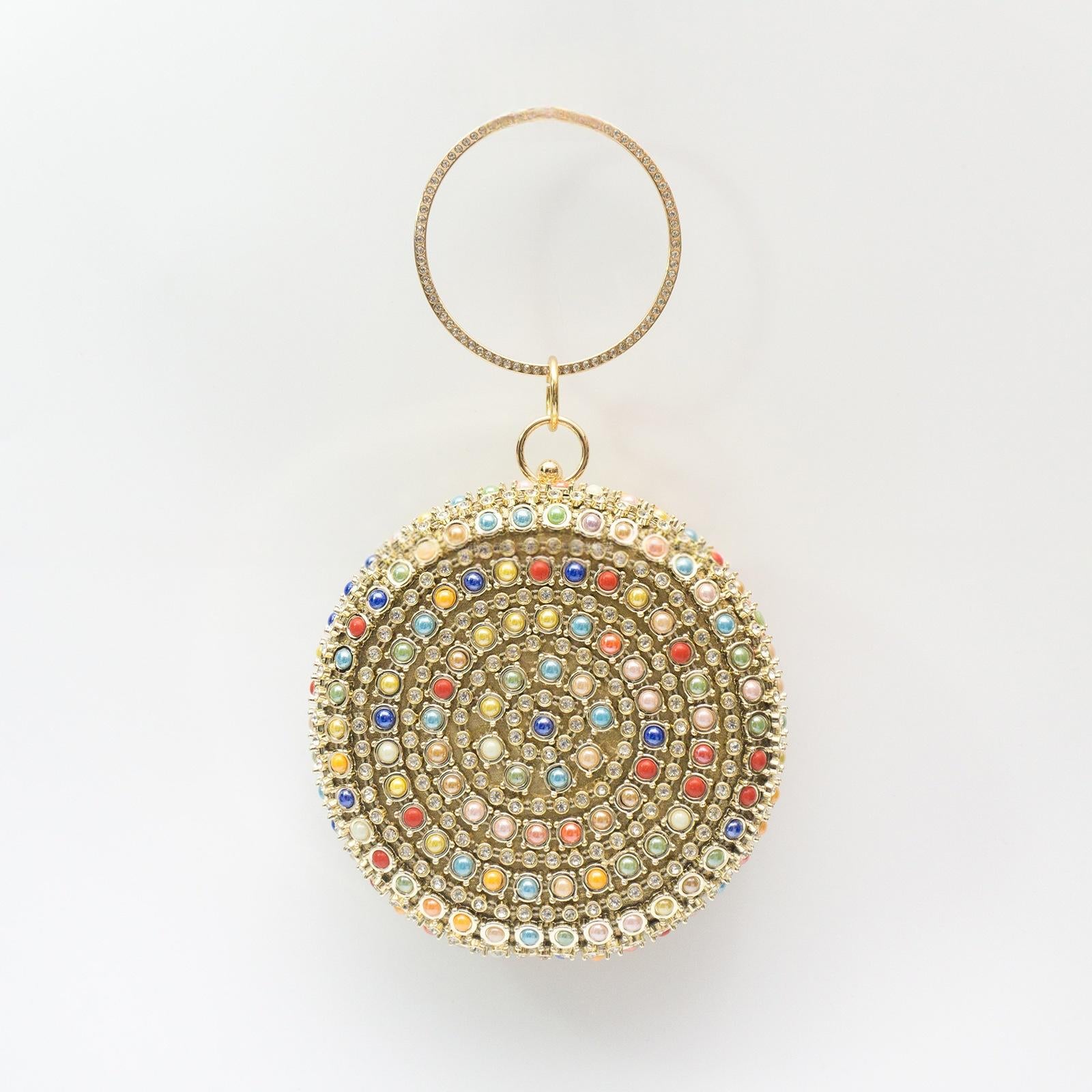 Perles colorées et soirée en Strass