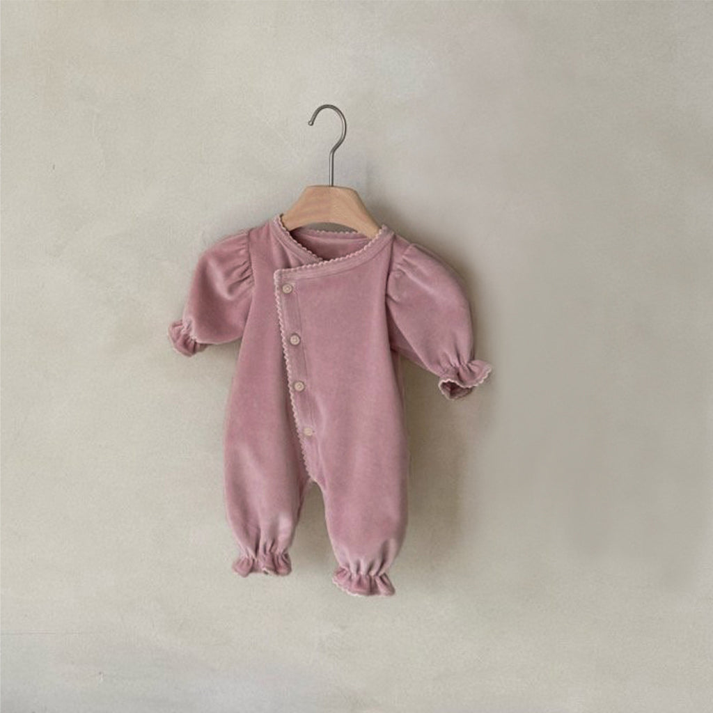 Romper en une seule pièce de style long avec une seule rangée de snaps pour bébés