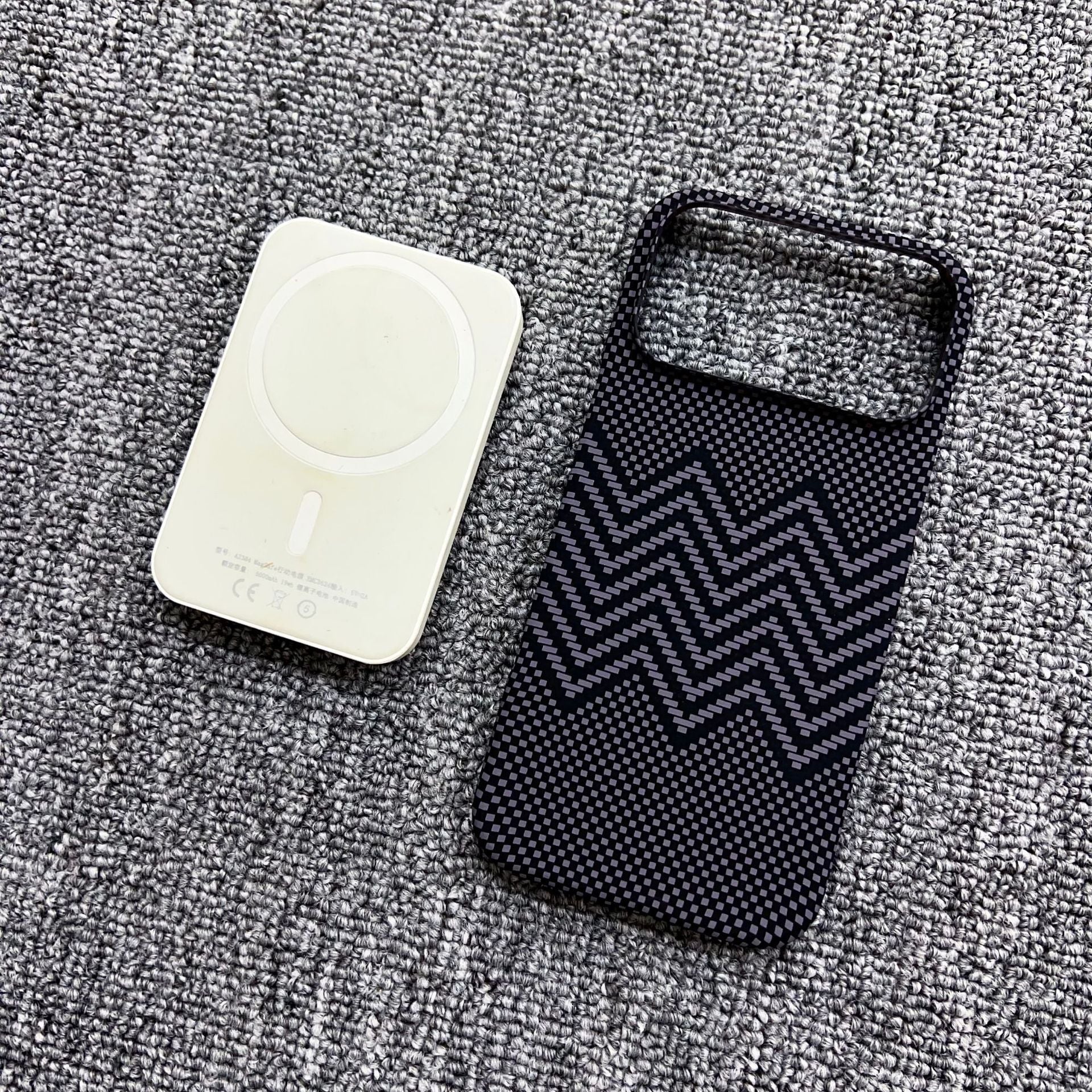 Boîtier de téléphone magnétique en fibre de carbone Kevlar