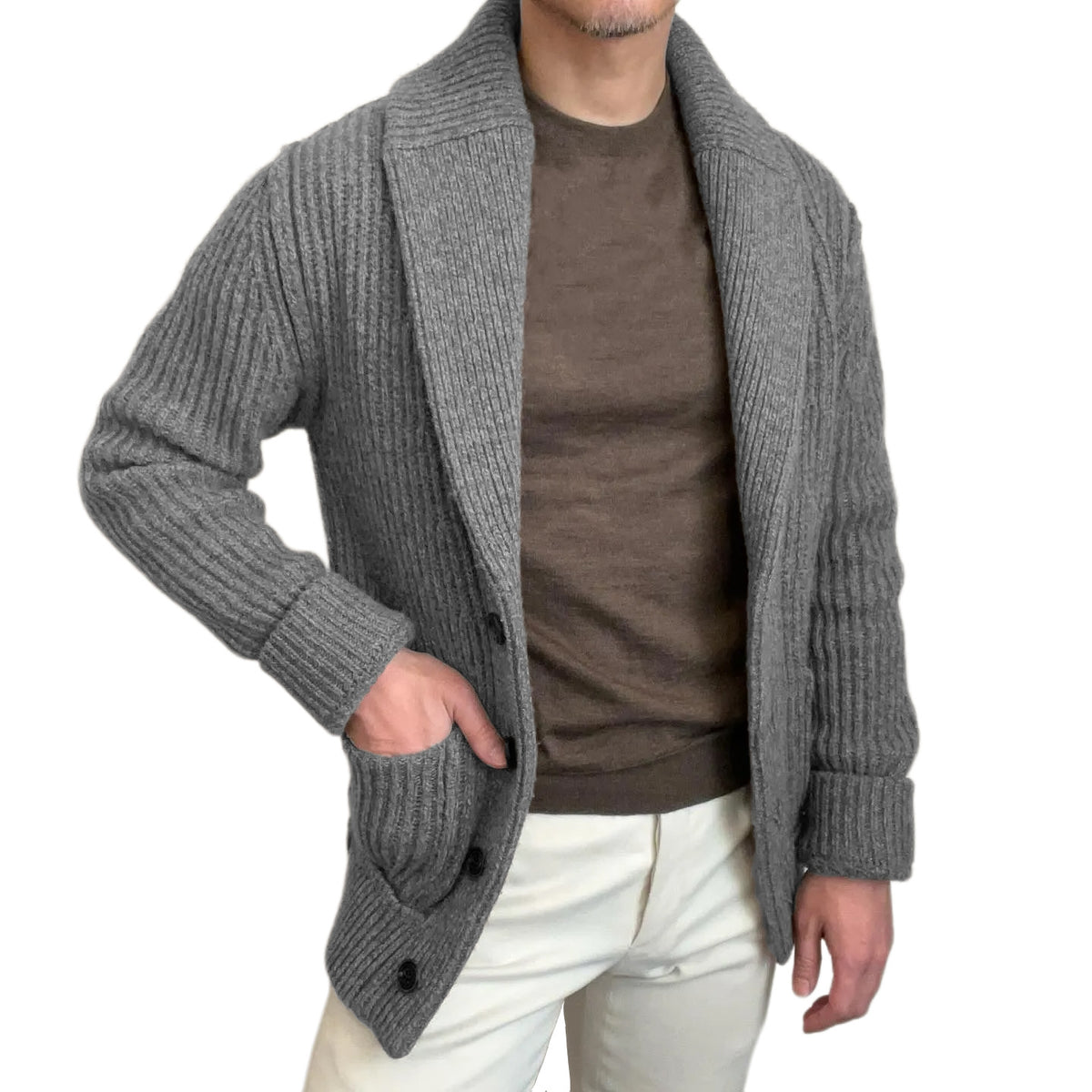 Cardigan tricoté avec un lapel et des manches longues pour les hommes porter