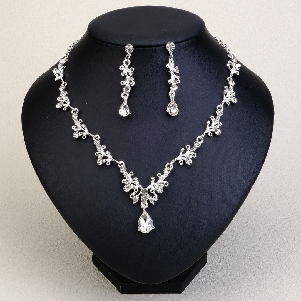 Boucles d'oreilles et colliers en Strass Pearl