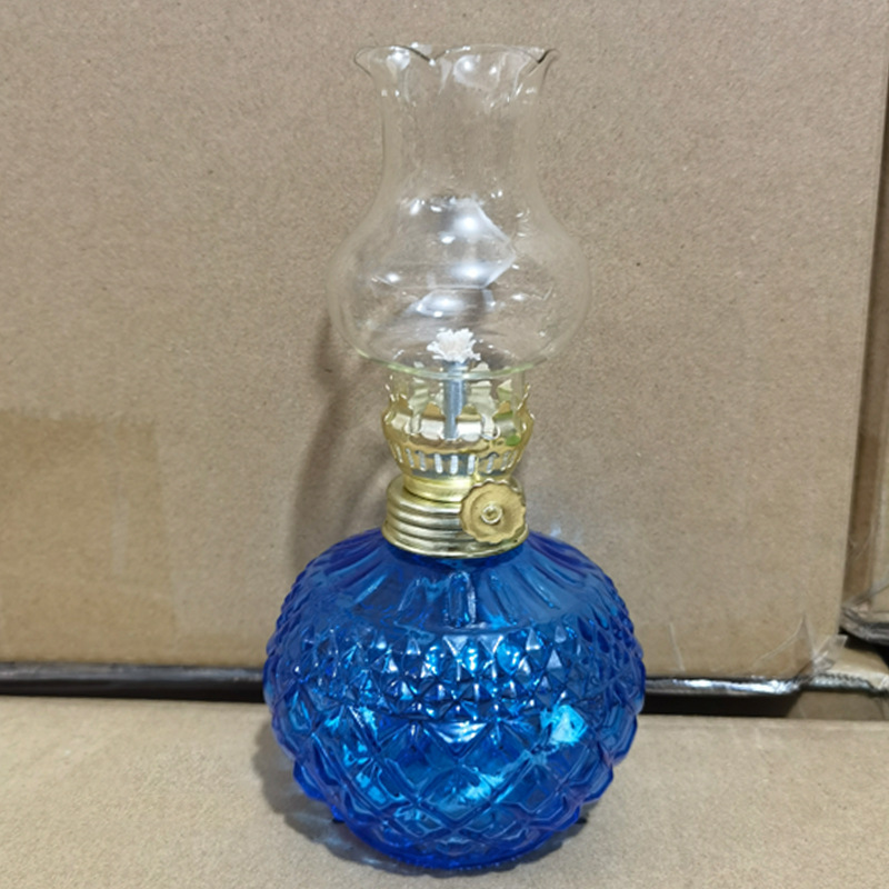 Vieille lampe en kérosène cristal