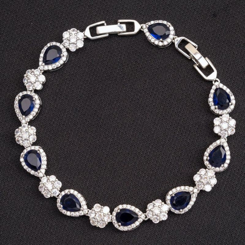 Luxury Teardrop Zircon Flower Bracelet Elegant laiton déclaration bijoux pour les femmes mariage C