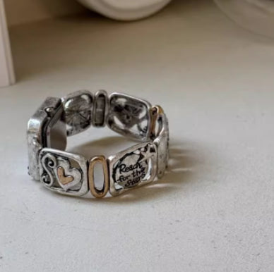 Rétro nostalgique à la main Carré élastique Montres Femmes