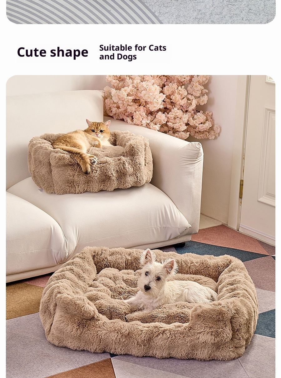 Lit carré en peluche