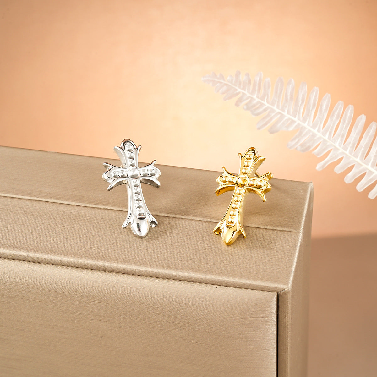 Boucles d'oreilles Cross Women's Ins Niche Simple Elegant Elegant Mode Light Luxury Design All-ma