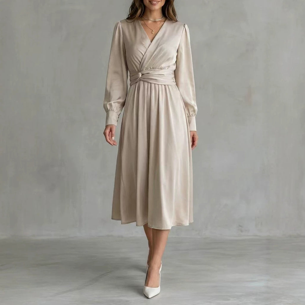 Élégante robe élégante à manches longues satinée de couleur solide