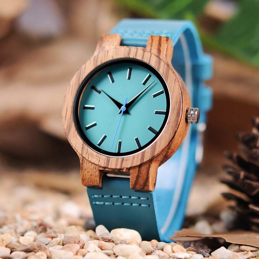 Simple montre en bois comme cadeau d'anniversaire pour les étudiants