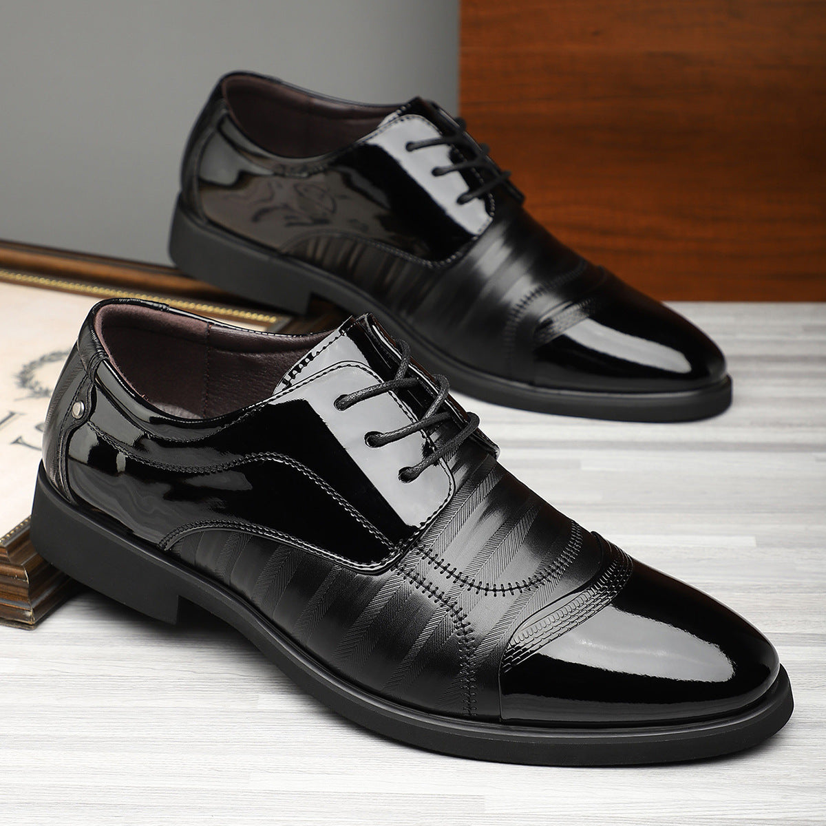 Chaussures en cuir tendance élégant homme avec un design unique