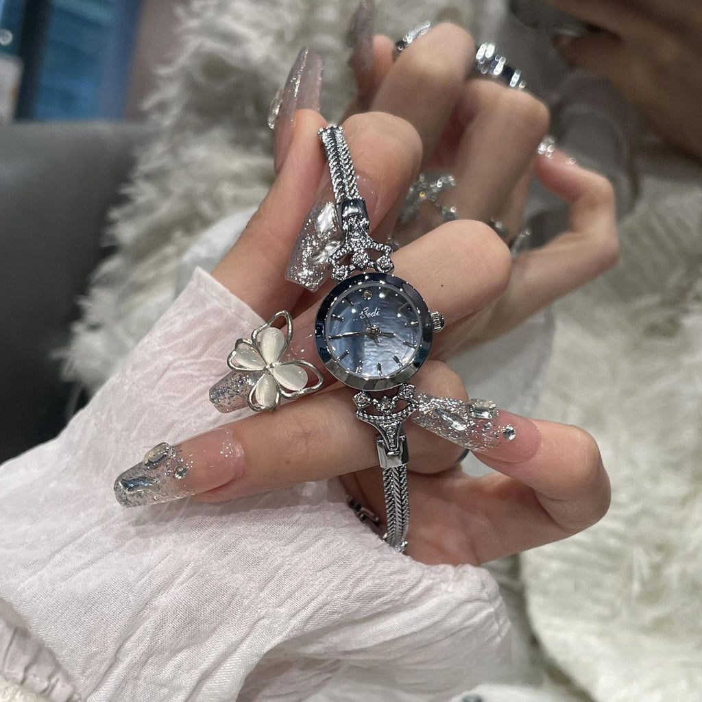 Montre en alliage élégant et minimaliste pour femmes