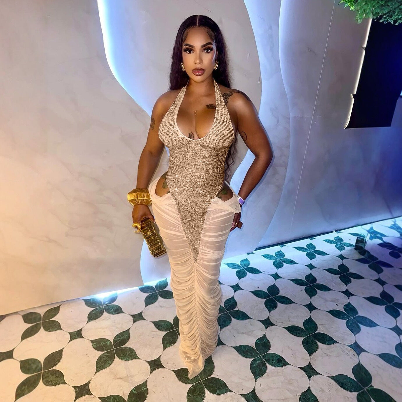 Panneau de maille à haute fente Sequin Halter Gown