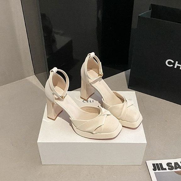 Femmes Superbes talons de plate-forme en un seul bracelet