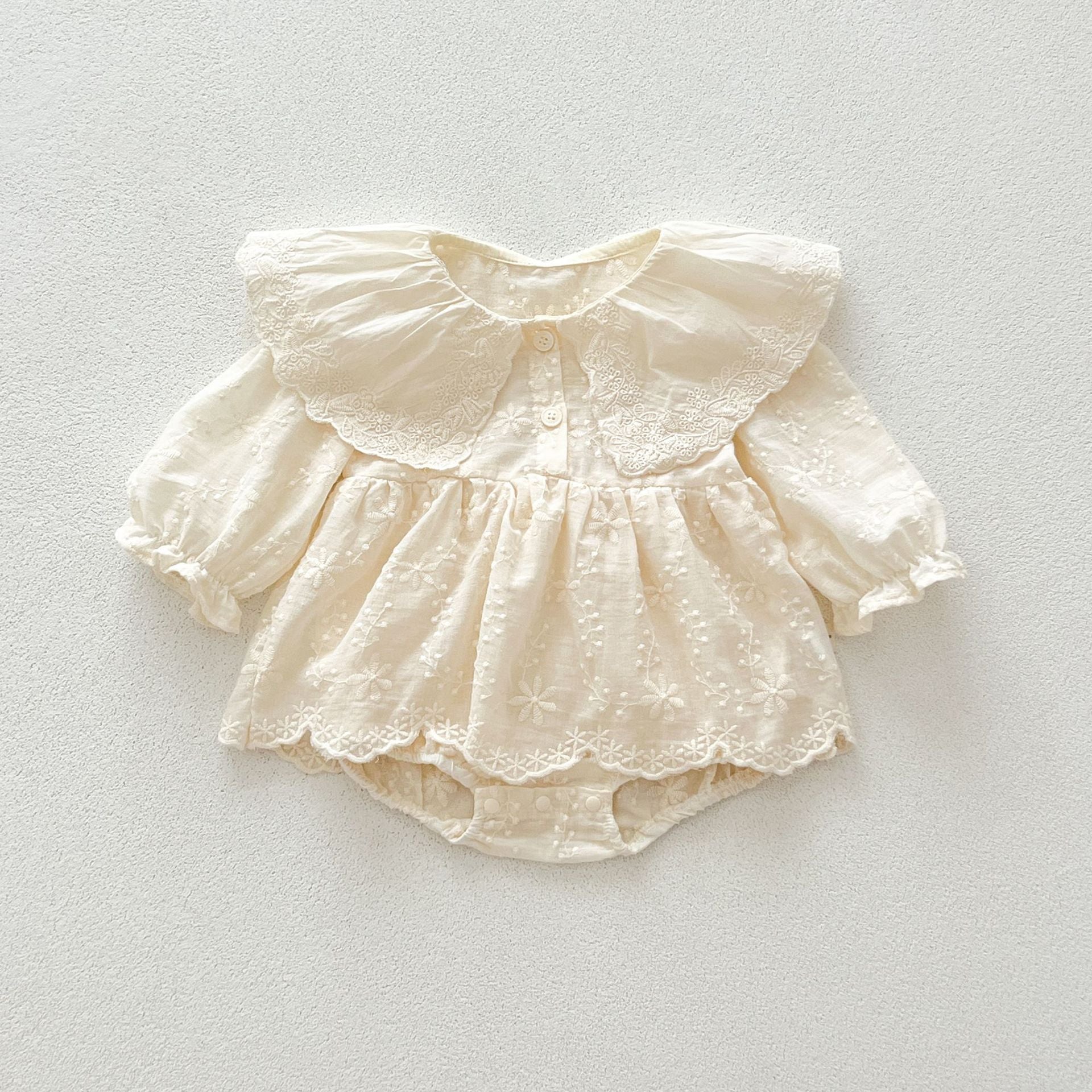 Dentelle brodée Collier Manches longues Maillots de bébé Gown