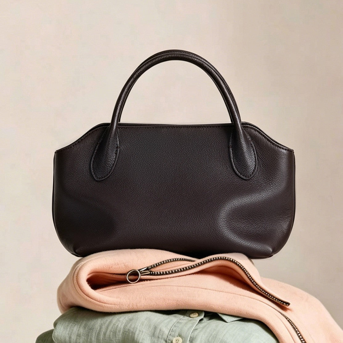 Sac à main en cuir véritable de luxe léger d'été avec une poignée courte fabriquée à partir de la vache à grains supérieurs