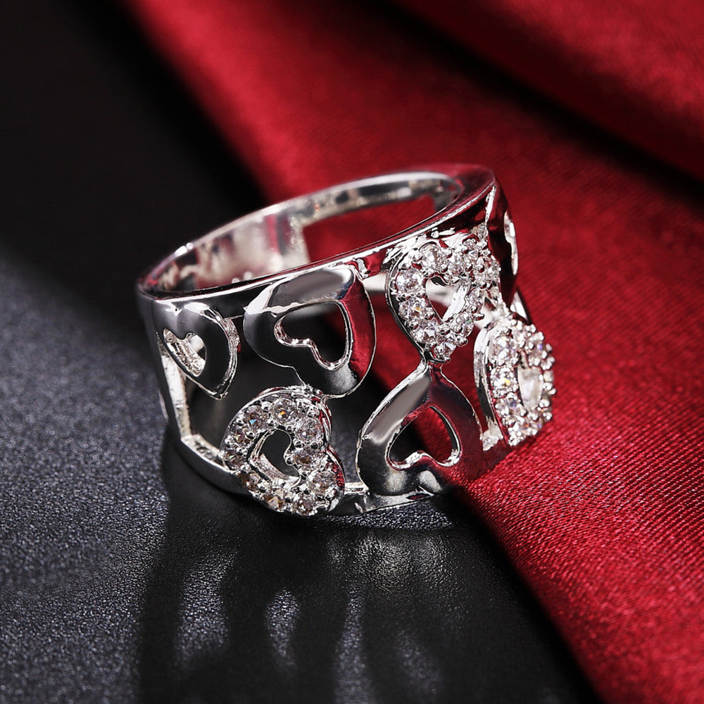 Anneau coupé en forme de cœur avec diamants