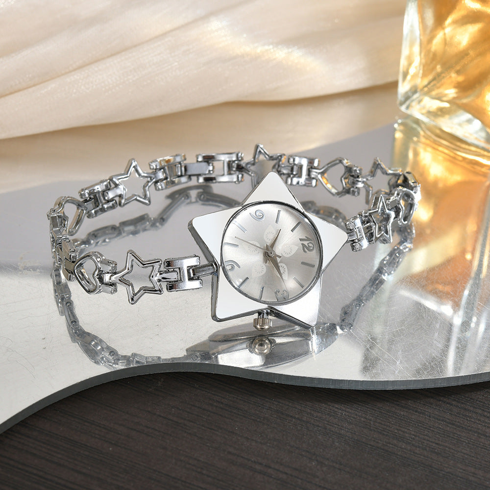 Élégant Edgy mais doux montre les femmes avec une étoile et le cœur en chaîne quartz Montre