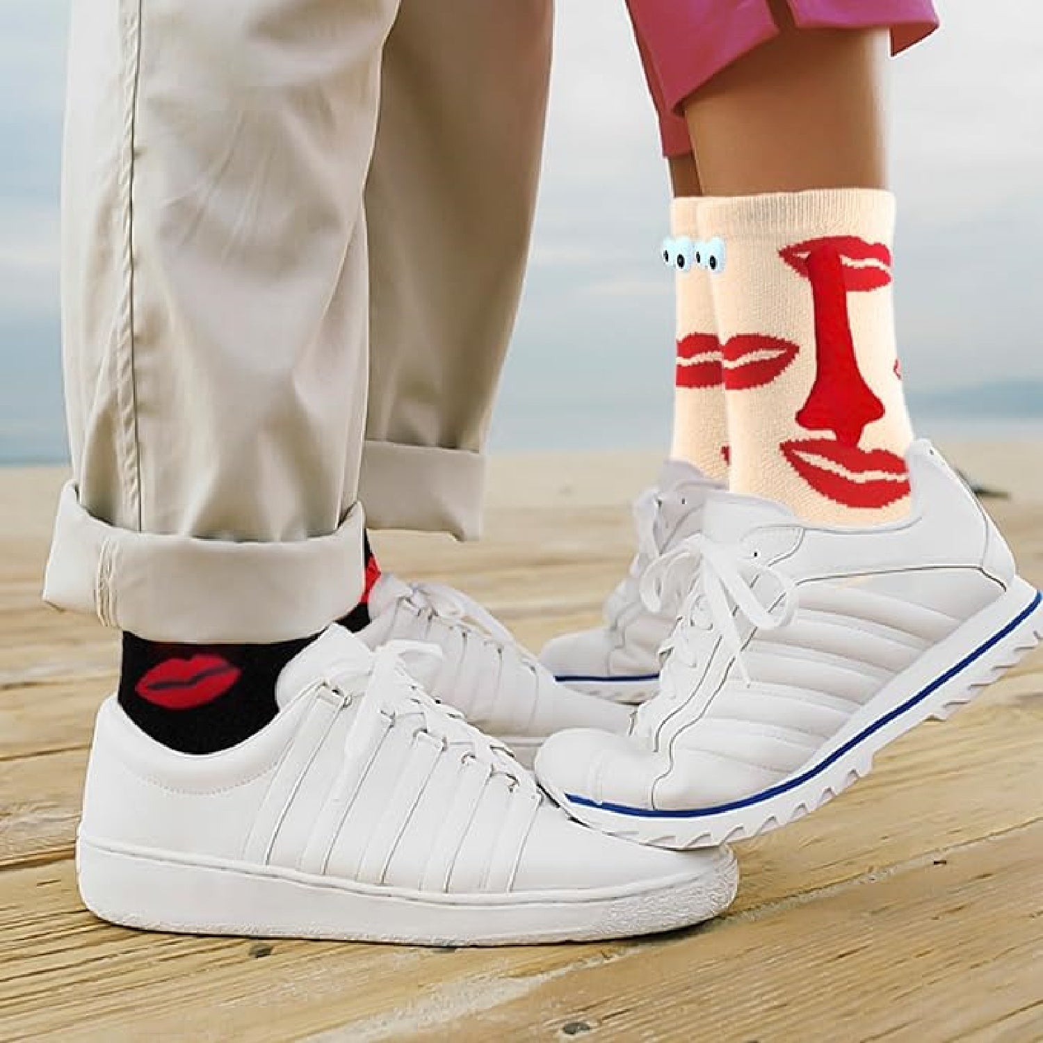 Chaussettes à lèvres, 2 paires; Chaussettes correspondantes pour les couples ayant un motif lipique; Chaussettes doubles amusantes en blanc