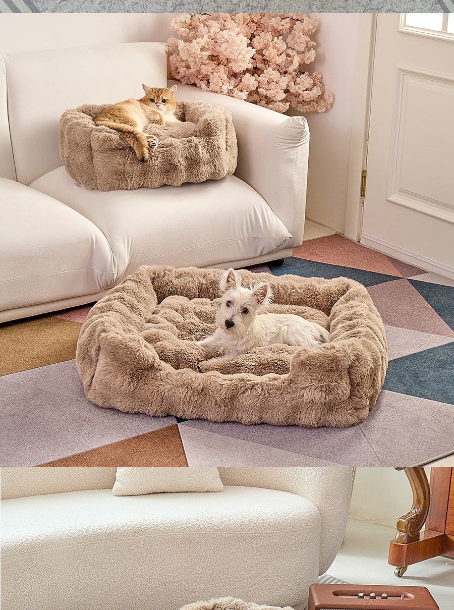 Lit carré en peluche
