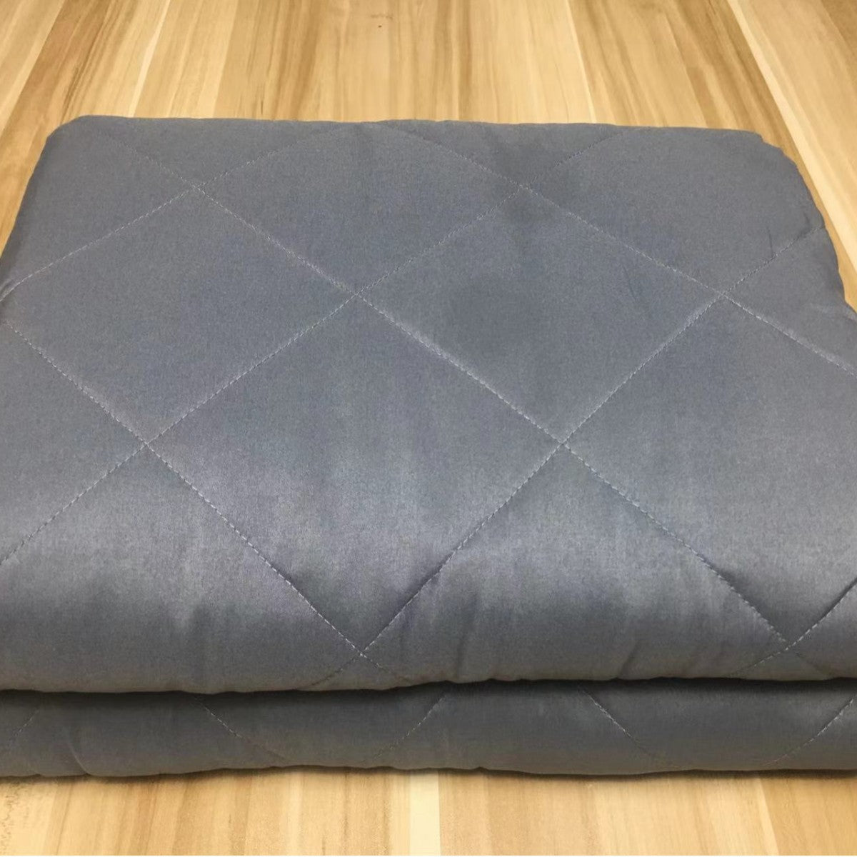 Couverture gravitationnelle avec remplissage de perles de verre et densité accrue