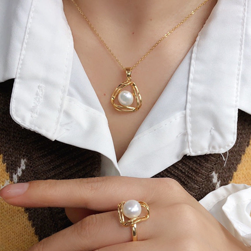 Costume simple et exquis de collier de perles d'eau douce
